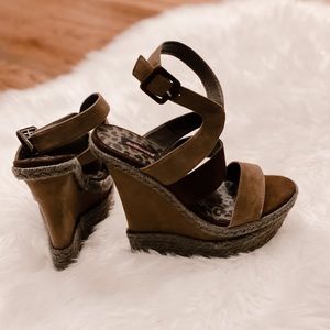 New Dollhouse Wedge Platform 7.5